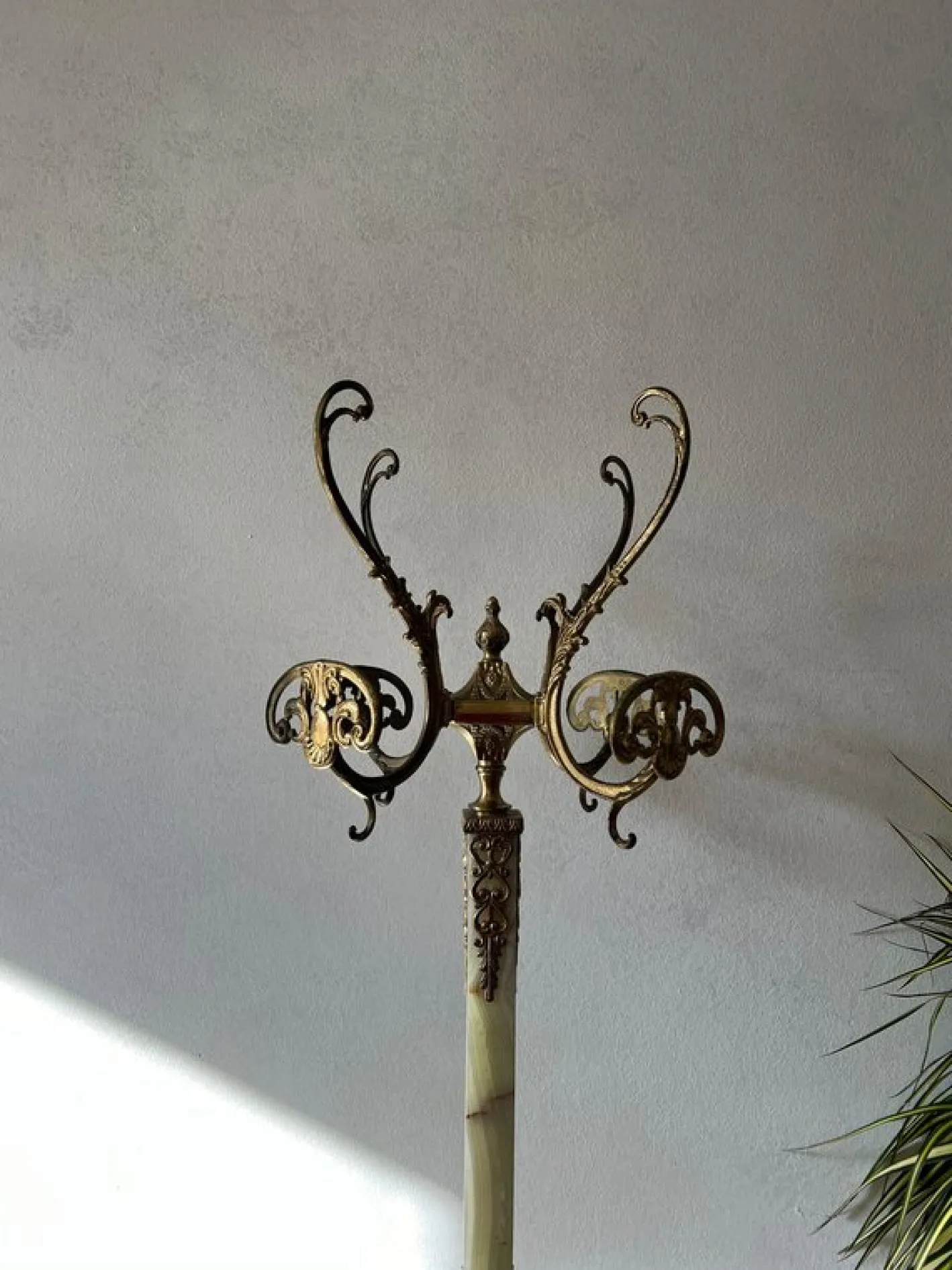 Italienische Garderobe im Hollywood Regency Stil aus Marmor