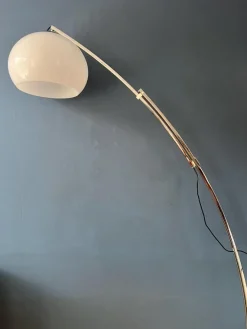 Italienische Mid-Century Bogen Stehlampe mit Acrylglasschirm von Goffredo Reggiani