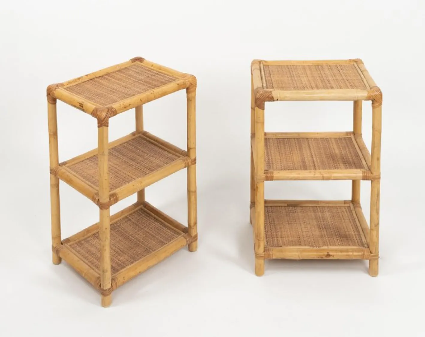 Italienische Mid-Century Modern Beistelltische aus Bambus, Rattan & Korbgeflecht, 1970er, 2er Set