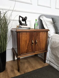Italienische Mid-Century Nachttische aus Holz, 1950er, 2er Set