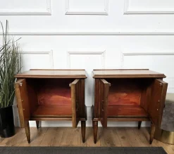 Italienische Mid-Century Nachttische aus Holz, 1950er, 2er Set