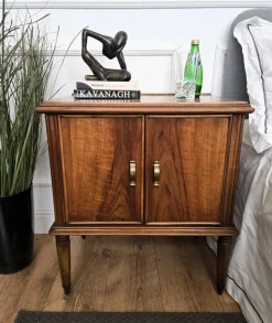 Italienische Mid-Century Nachttische aus Holz, 1950er, 2er Set