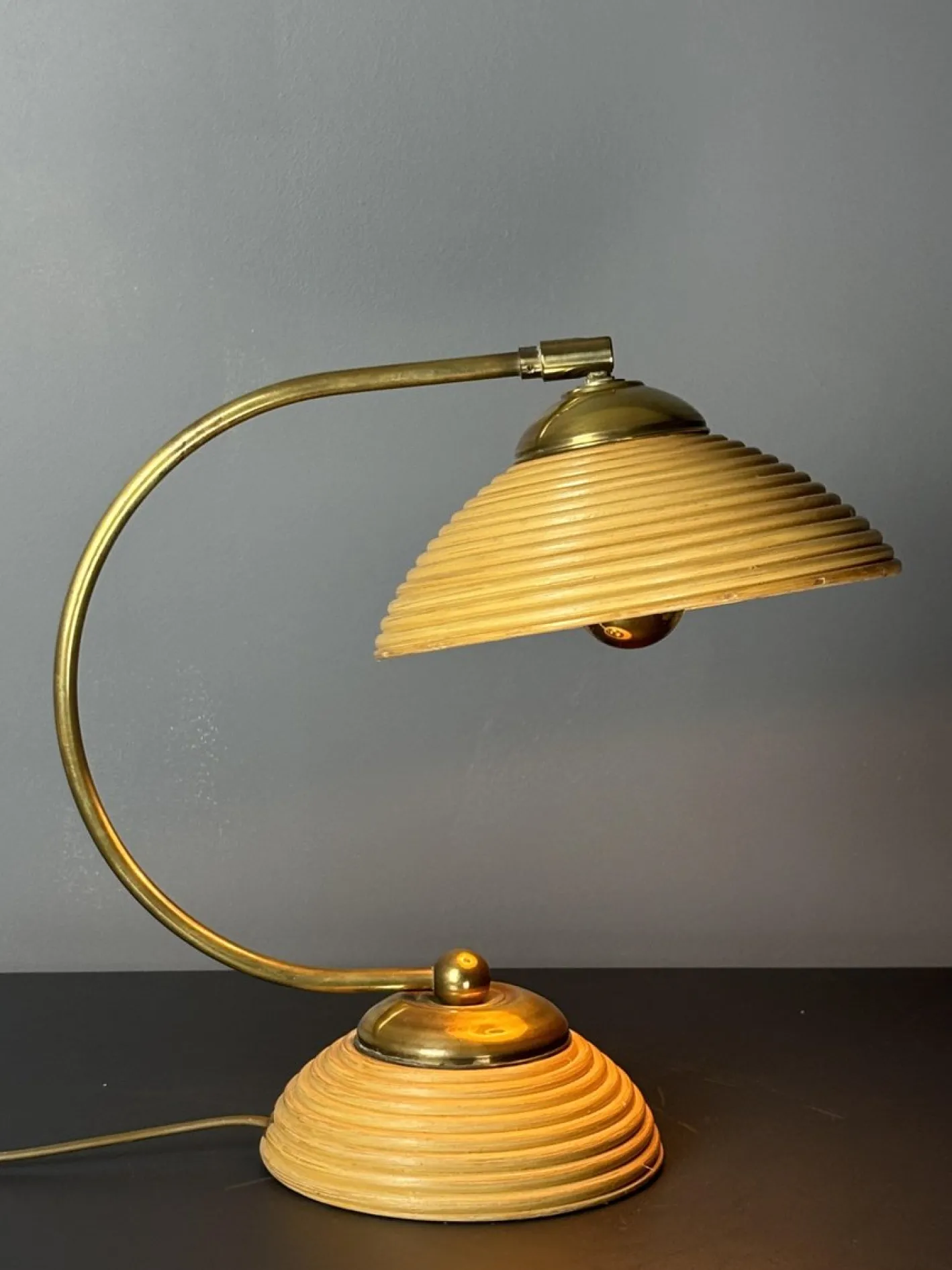 Italienische Mid-Century Tischlampe aus Rattan, Bambus & Messing, 1970er