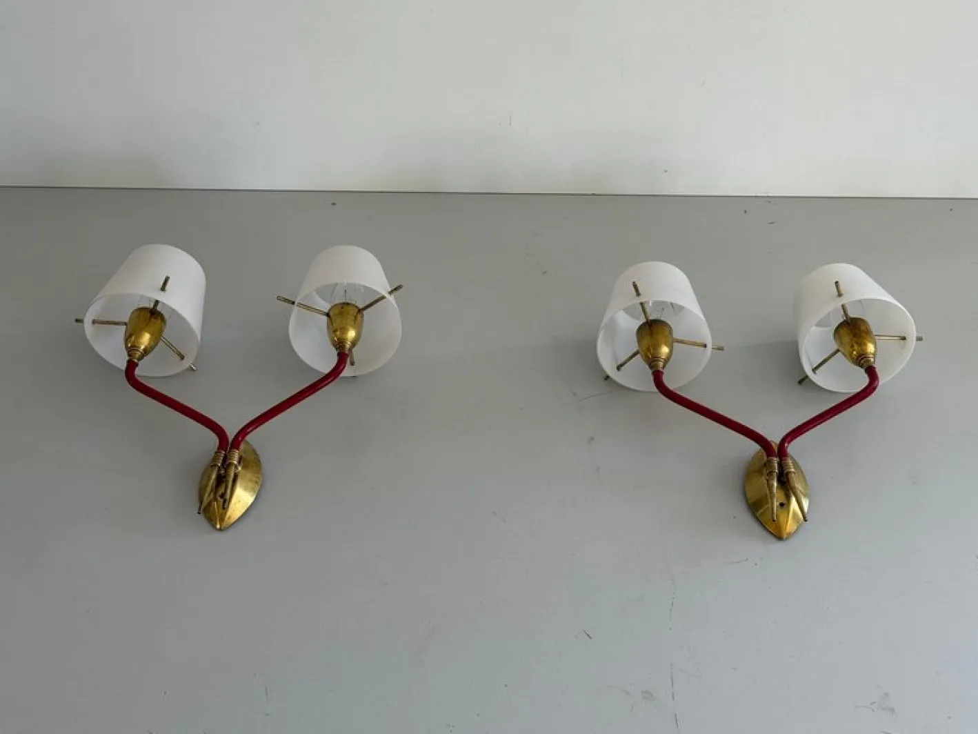 Italienische Mid-Century Wandlampen aus Glas & Messing, 1960er, 2er Set