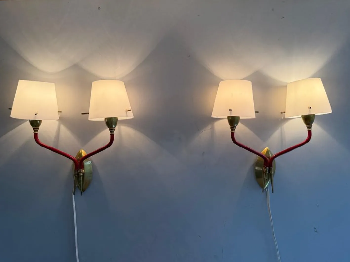 Italienische Mid-Century Wandlampen aus Glas & Messing, 1960er, 2er Set
