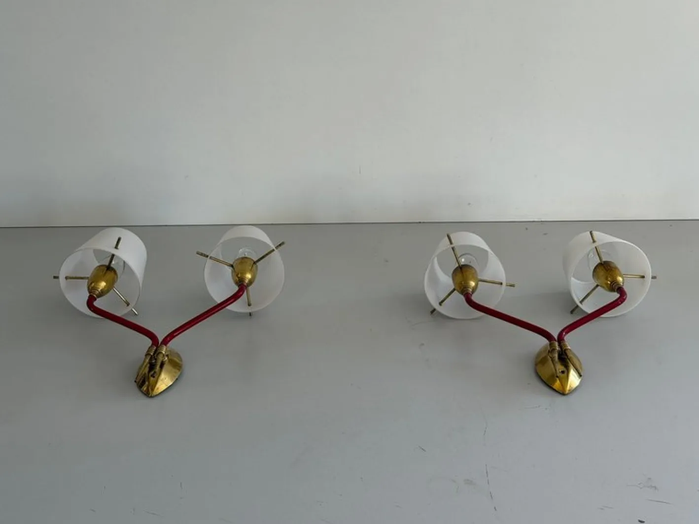Italienische Mid-Century Wandlampen aus Glas & Messing, 1960er, 2er Set