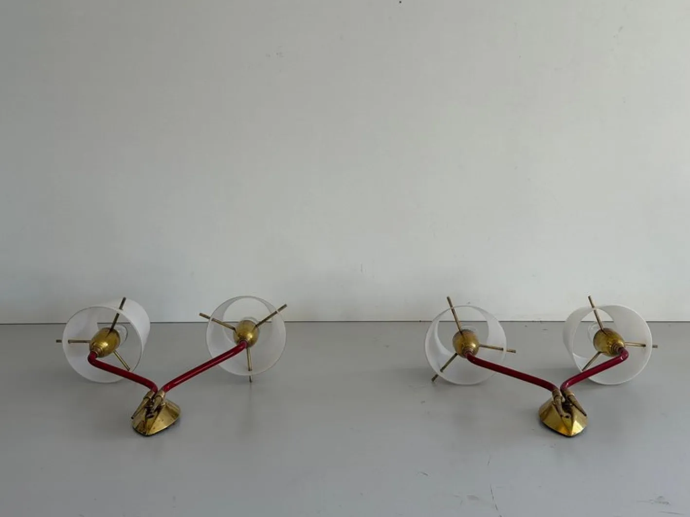 Italienische Mid-Century Wandlampen aus Glas & Messing, 1960er, 2er Set