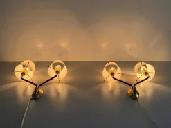 Italienische Mid-Century Wandlampen aus Glas & Messing, 1960er, 2er Set