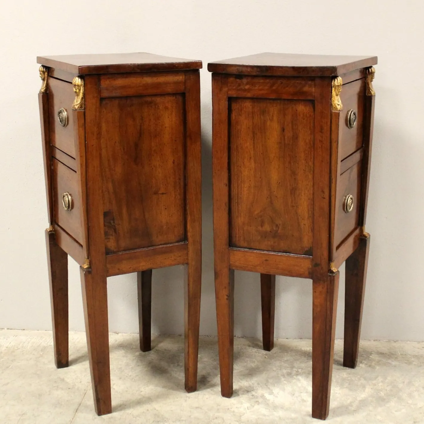 Italienische Retour d'Egypte Nachttische aus Nussholz, 1798-1805, 2er Set