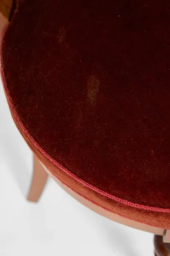 Italienischer Geschwungener Walnuss Stuhl mit Rotem Samtsitz, Frühes 20. Jh