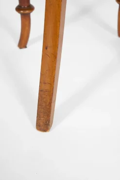 Italienischer Geschwungener Walnuss Stuhl mit Rotem Samtsitz, Frühes 20. Jh
