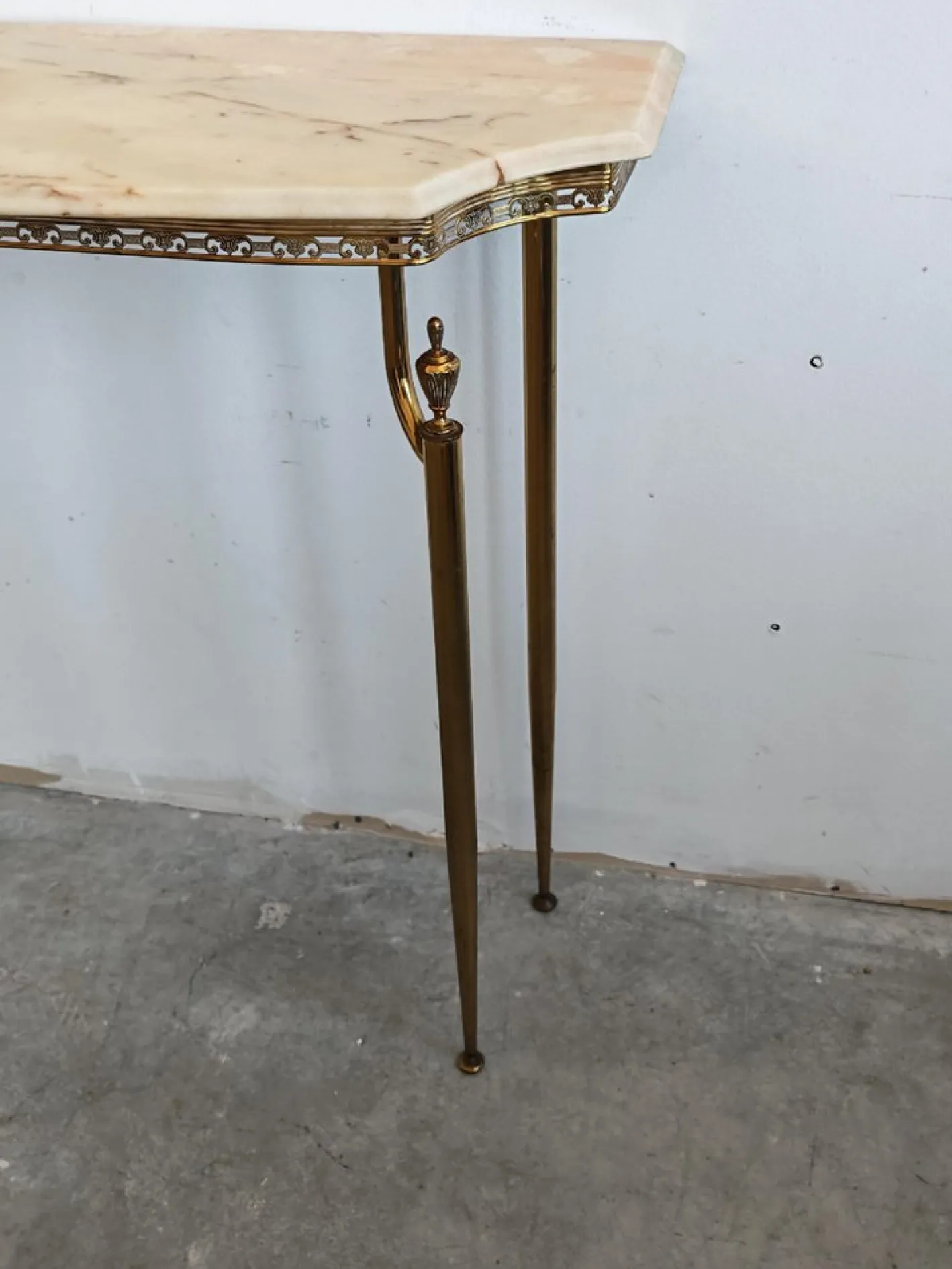 Italienischer Hollywood Regency Konsolentisch aus Messing & Marmor, 1950er
