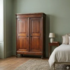 Italienischer Kleiderschrank aus Nussholz und Pappel