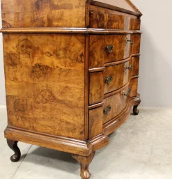 Italienischer Louis XV Sekretär aus Nussholz, 18. Jh.