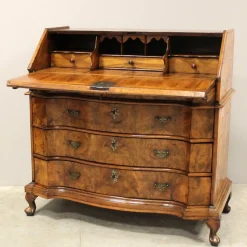 Italienischer Louis XV Sekretär aus Nussholz, 18. Jh.