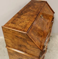 Italienischer Louis XV Sekretär aus Nussholz, 18. Jh.