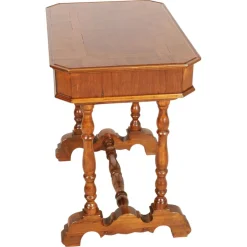 Italienischer Nussholz Schreibtisch mit Intarsie und Schublade von Bassanos Ebanistery, Asolo, 1850