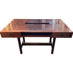 Italienischer Nussholz Schreibtisch mit mehreren Fächern von Bernini, 1960er