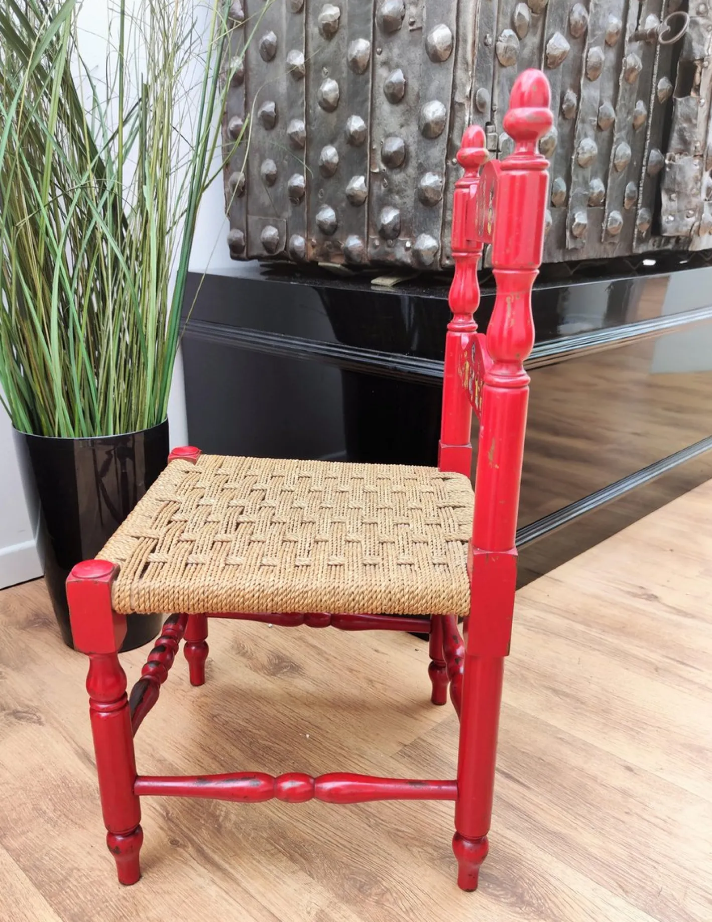Italienischer Roter Kinderstuhl aus Holz & Seil Binse mit Disney Grafiken