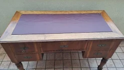 Italienischer Schreibtisch aus Nussholz, 19. Jh