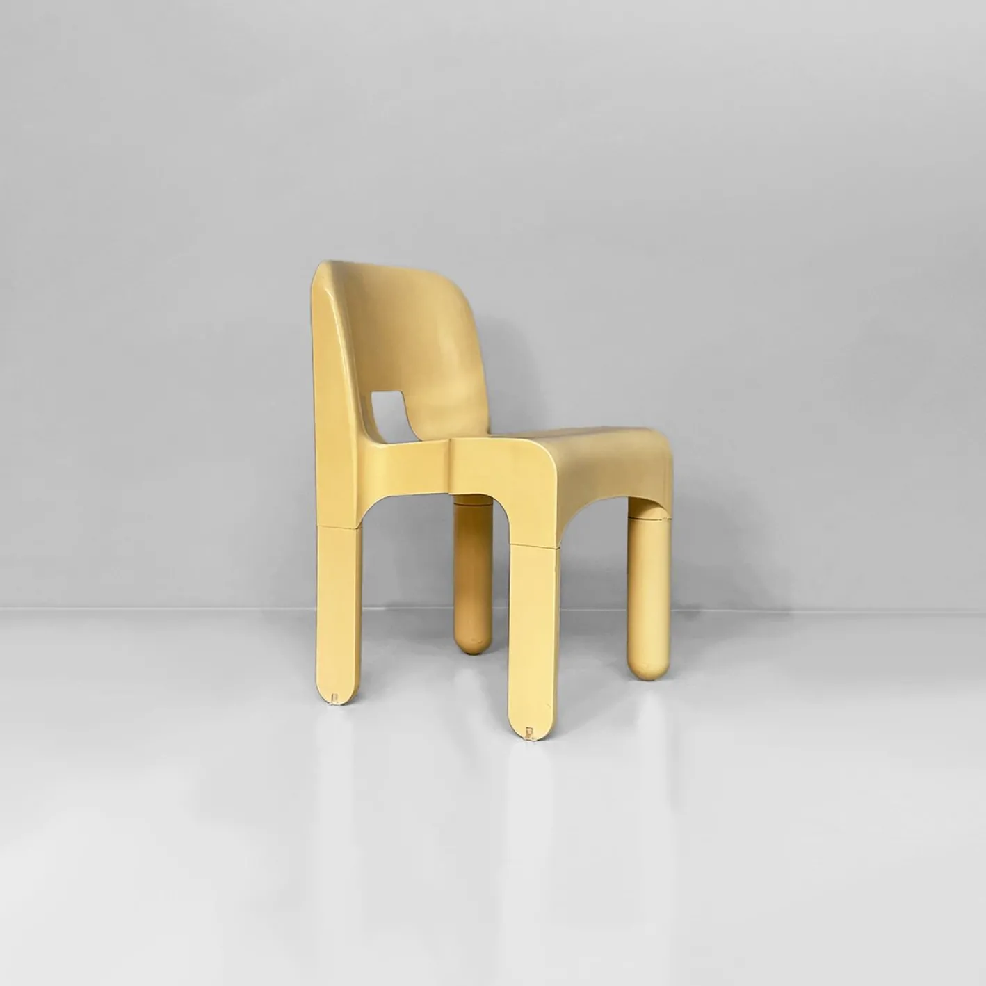Italienische Space Age Stühle in Creme von Joe Colombo für Kartell, 1970er, 2er Set