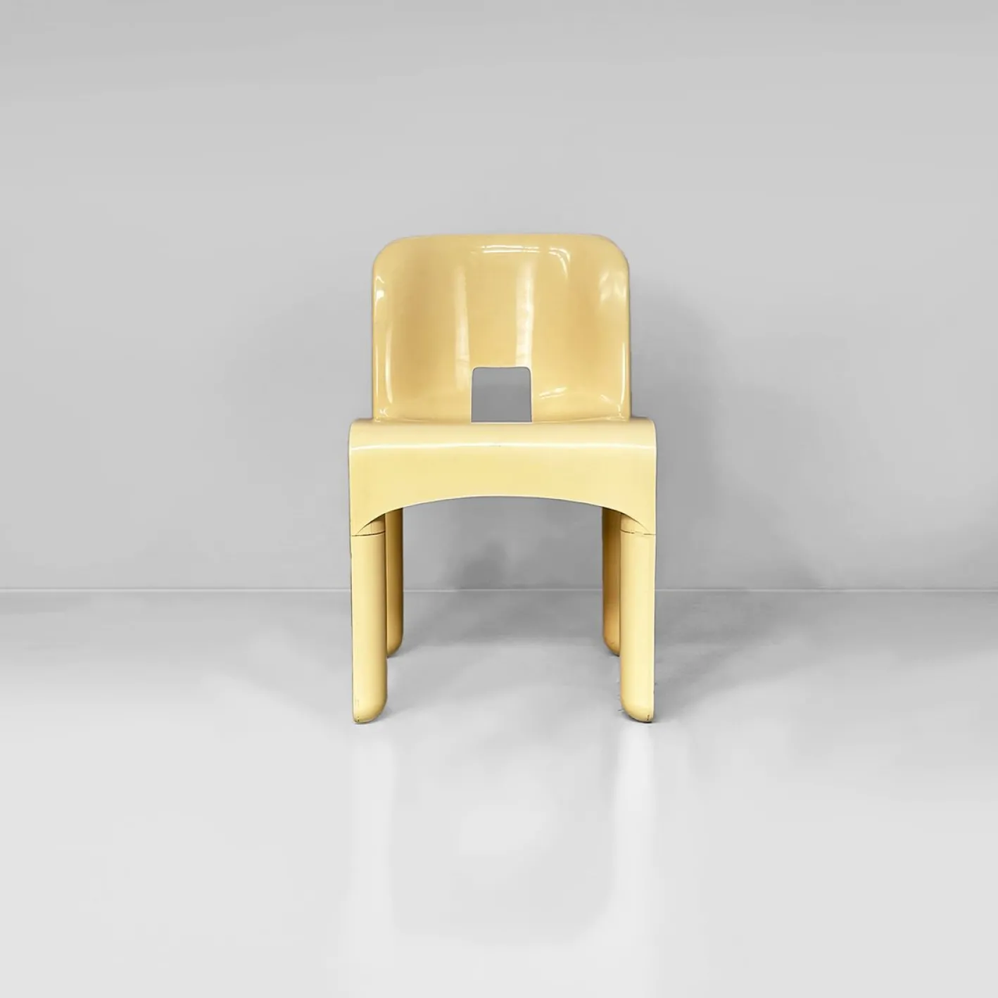 Italienische Space Age Stühle in Creme von Joe Colombo für Kartell, 1970er, 2er Set