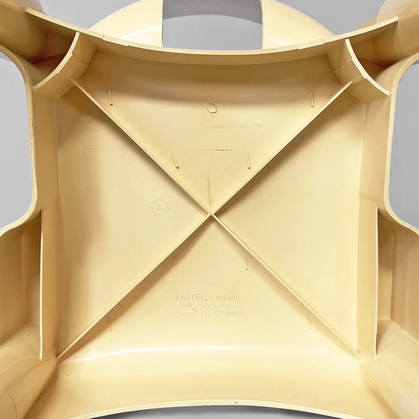 Italienische Space Age Stühle in Creme von Joe Colombo für Kartell, 1970er, 2er Set