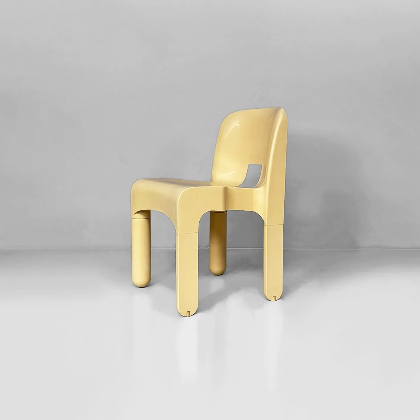 Italienische Space Age Stühle in Creme von Joe Colombo für Kartell, 1970er, 2er Set