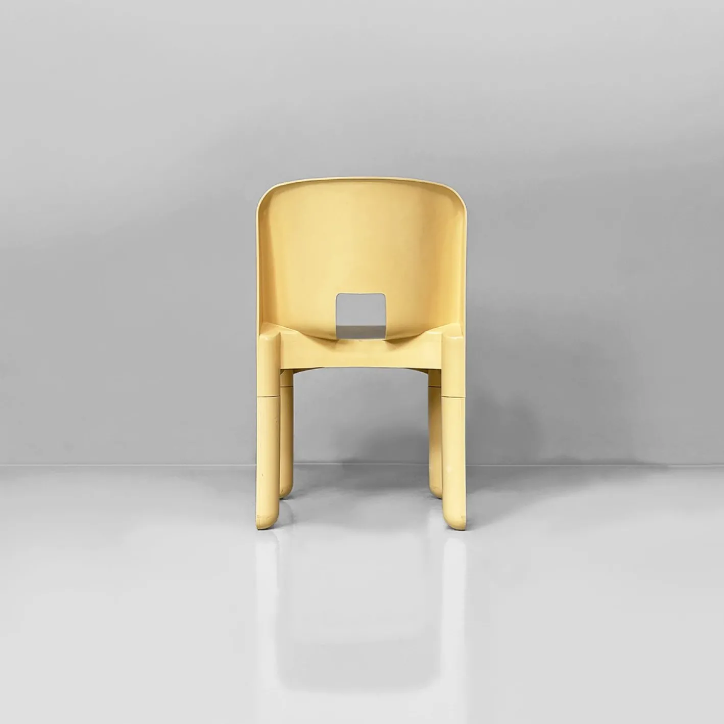 Italienische Space Age Stühle in Creme von Joe Colombo für Kartell, 1970er, 2er Set