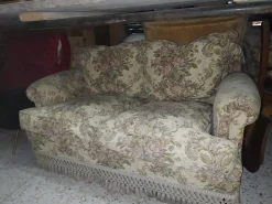 Italienisches 2-Sitzer Damast Sofa, 1980er