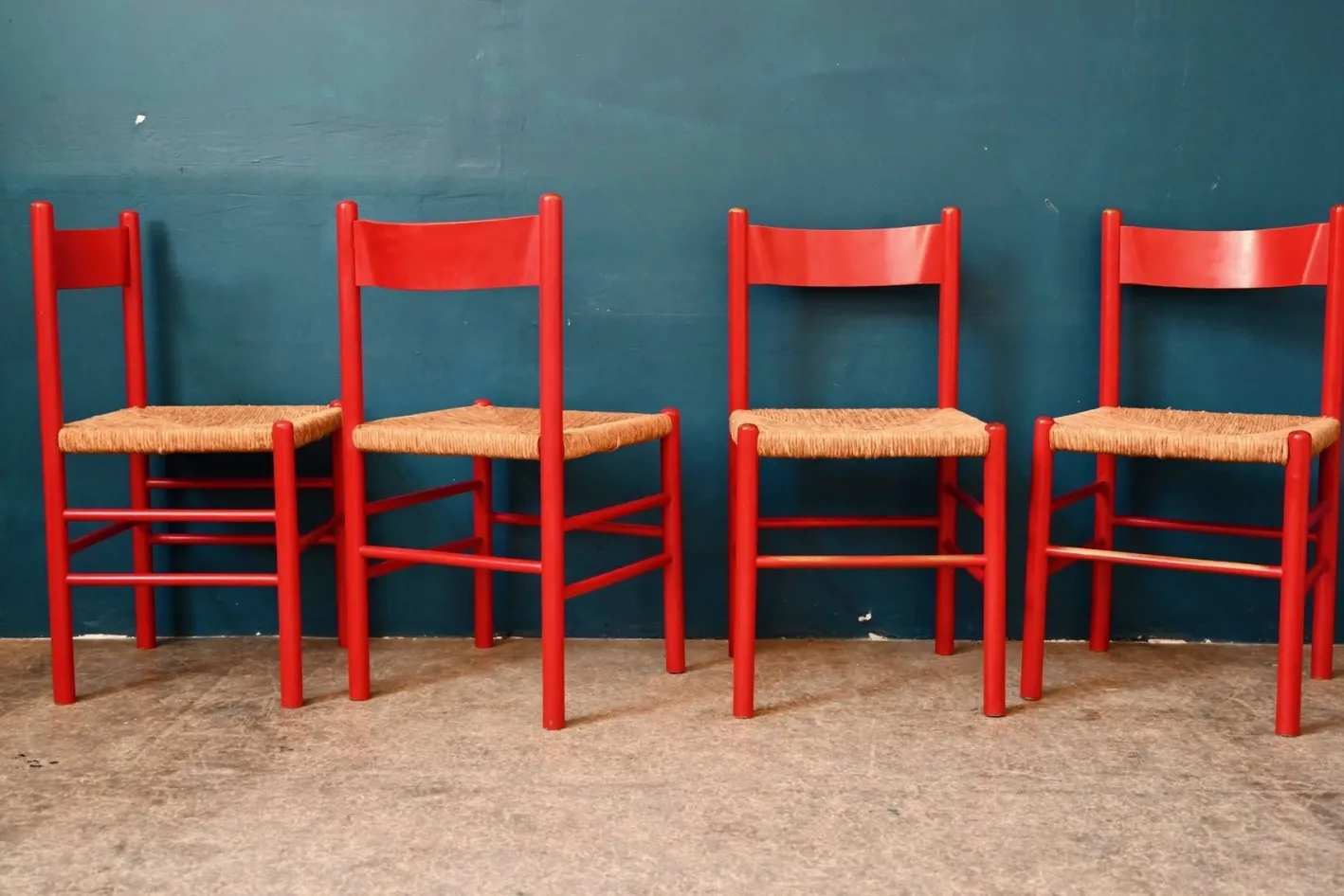 Italienische Vintage Stühle aus rot lackiertem Holz und geflochtenem Stroh, 1960er, 4er Set