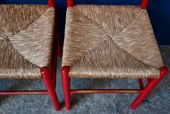 Italienische Vintage Stühle aus rot lackiertem Holz und geflochtenem Stroh, 1960er, 4er Set