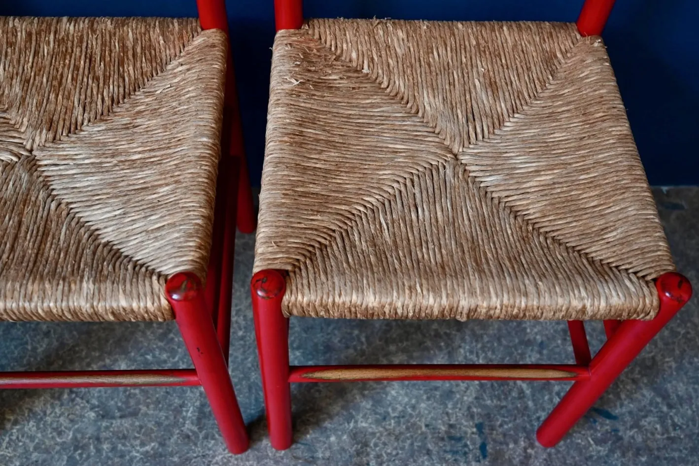 Italienische Vintage Stühle aus rot lackiertem Holz und geflochtenem Stroh, 1960er, 4er Set