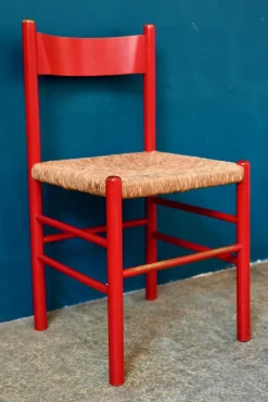 Italienische Vintage Stühle aus rot lackiertem Holz und geflochtenem Stroh, 1960er, 4er Set