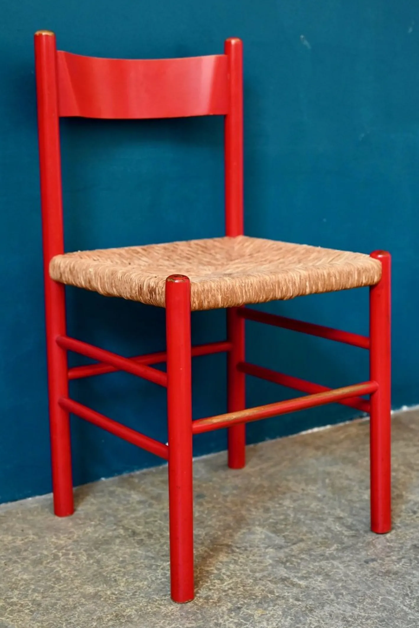 Italienische Vintage Stühle aus rot lackiertem Holz und geflochtenem Stroh, 1960er, 4er Set