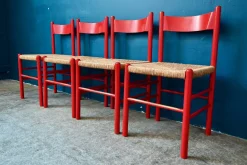 Italienische Vintage Stühle aus rot lackiertem Holz und geflochtenem Stroh, 1960er, 4er Set