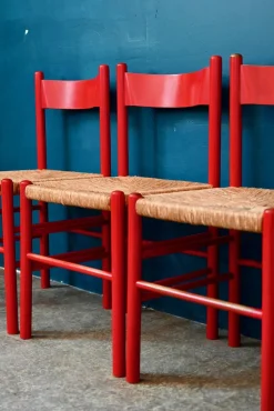 Italienische Vintage Stühle aus rot lackiertem Holz und geflochtenem Stroh, 1960er, 4er Set