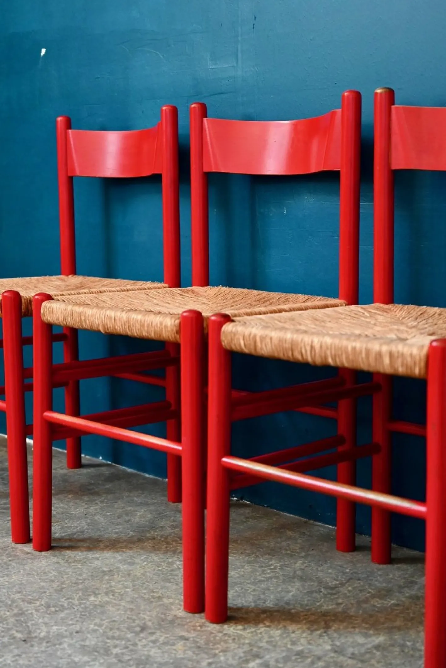 Italienische Vintage Stühle aus rot lackiertem Holz und geflochtenem Stroh, 1960er, 4er Set