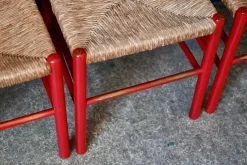 Italienische Vintage Stühle aus rot lackiertem Holz und geflochtenem Stroh, 1960er, 4er Set
