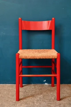 Italienische Vintage Stühle aus rot lackiertem Holz und geflochtenem Stroh, 1960er, 4er Set