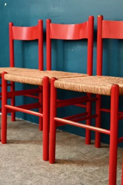 Italienische Vintage Stühle aus rot lackiertem Holz und geflochtenem Stroh, 1960er, 4er Set
