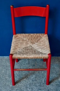 Italienische Vintage Stühle aus rot lackiertem Holz und geflochtenem Stroh, 1960er, 4er Set