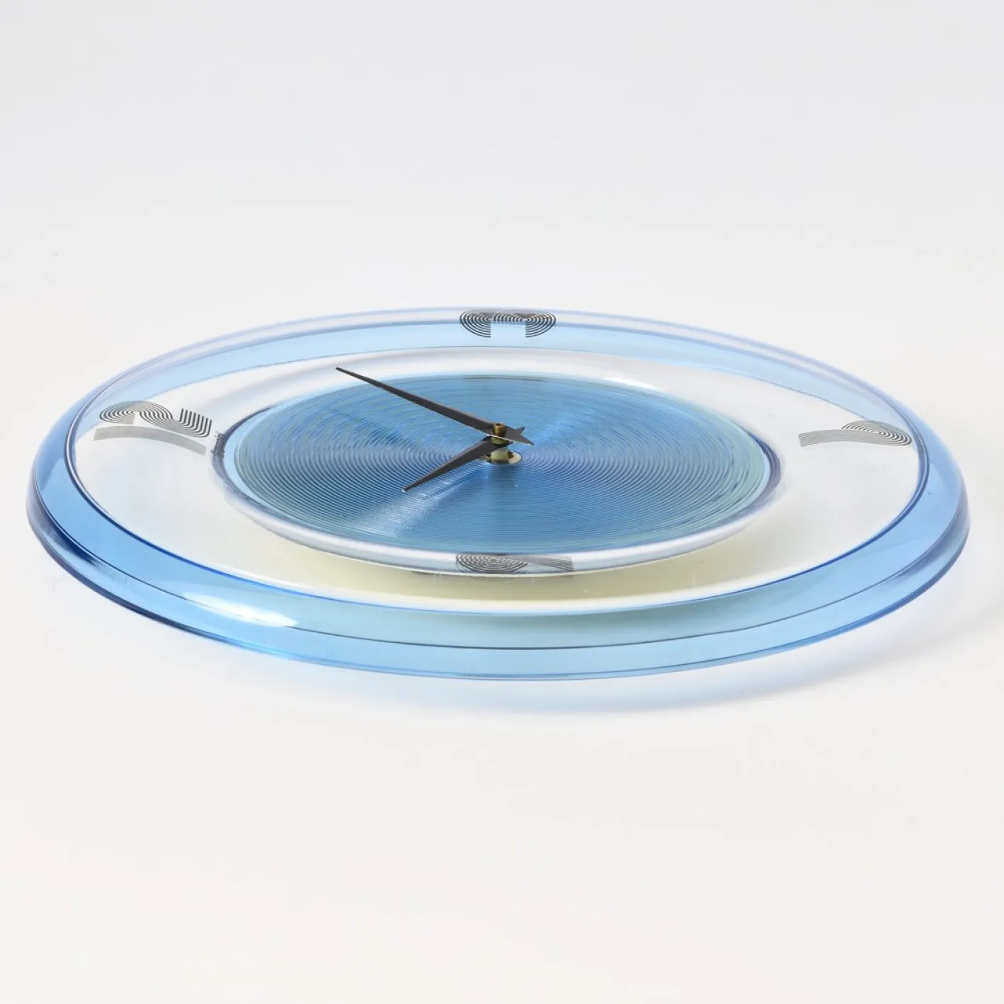 Italienische Wanduhr aus Acryl von Guzzini, 1990er