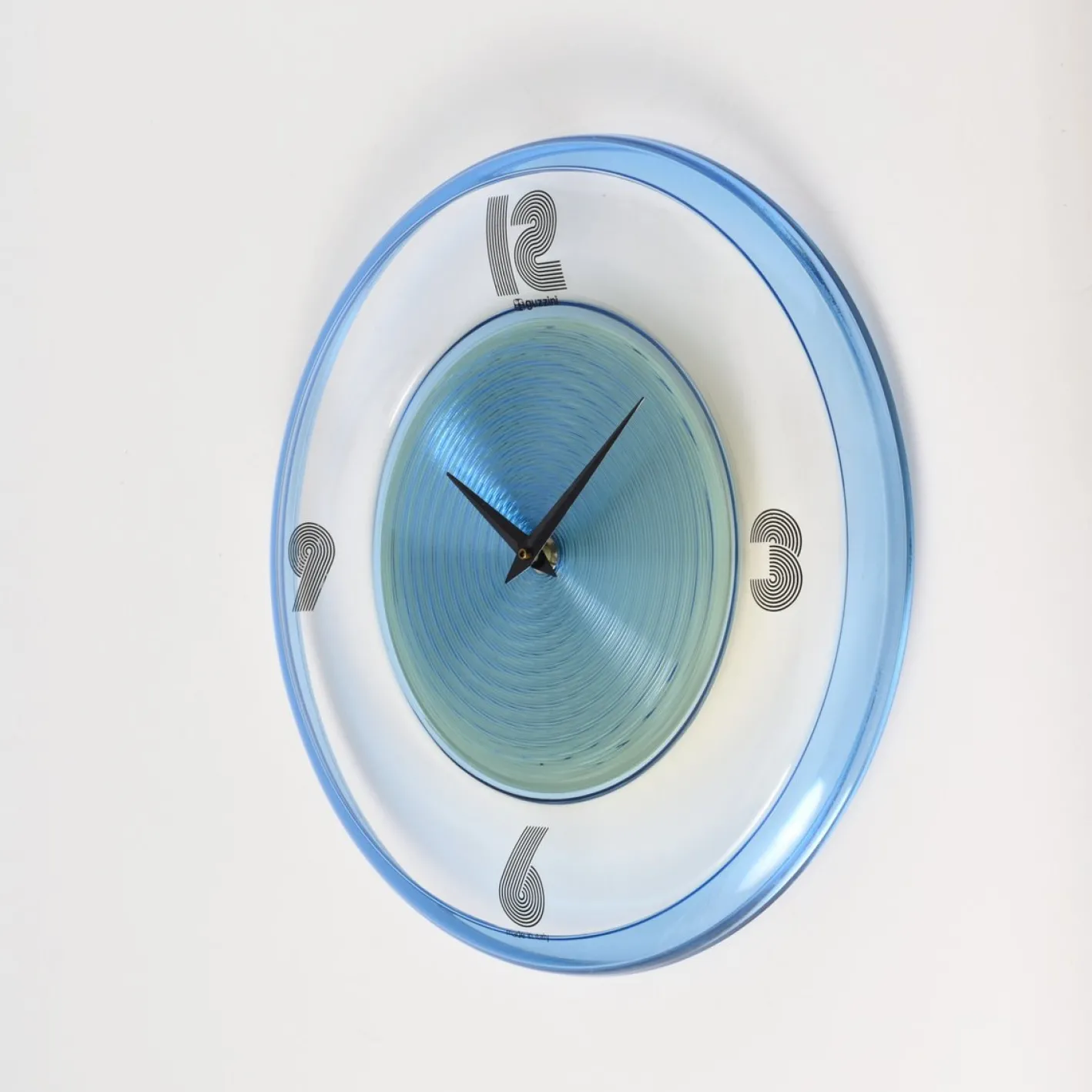 Italienische Wanduhr aus Acryl von Guzzini, 1990er