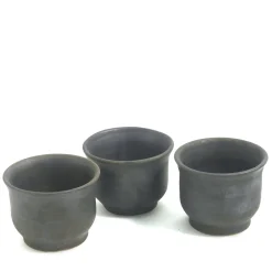 Japanische Minimalistische Schwarz Gebrannte Raku Keramik Teetassen von Laab Milano, 3er Set