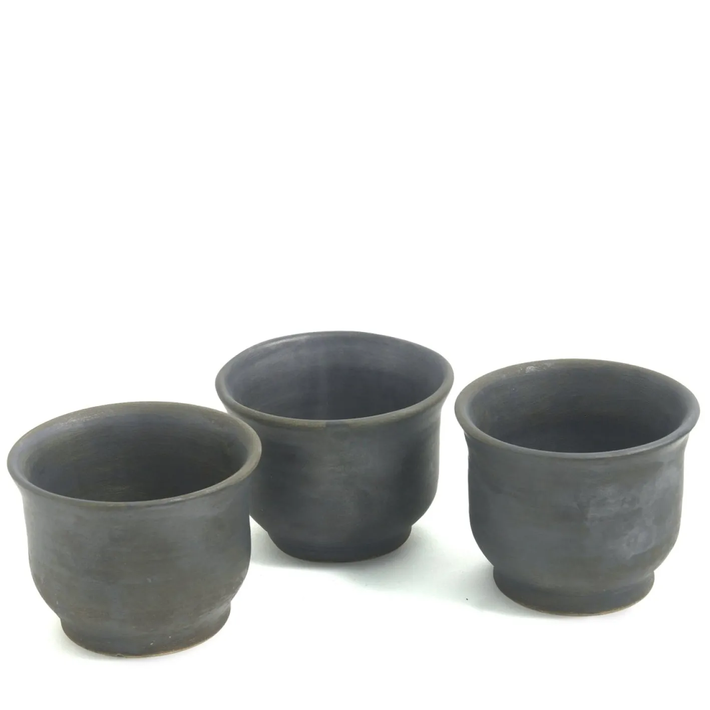 Japanische Minimalistische Schwarz Gebrannte Raku Keramik Teetassen von Laab Milano, 3er Set