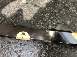 Japanischer Kimonoständer aus schwarzem Lack und Gold