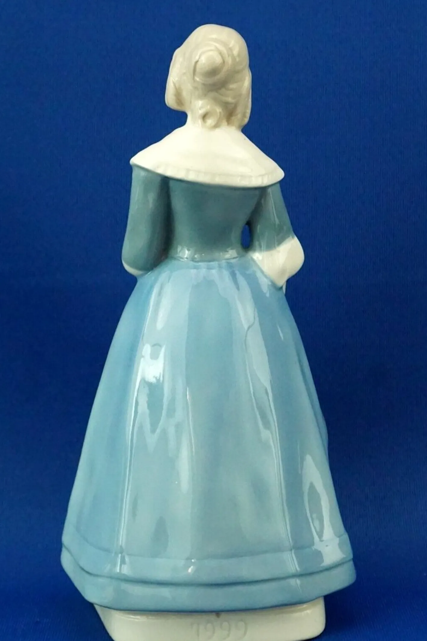 20. Jh. Jugendstil Keramikskulptur einer Dame von Amphora, Österreich, 1890er