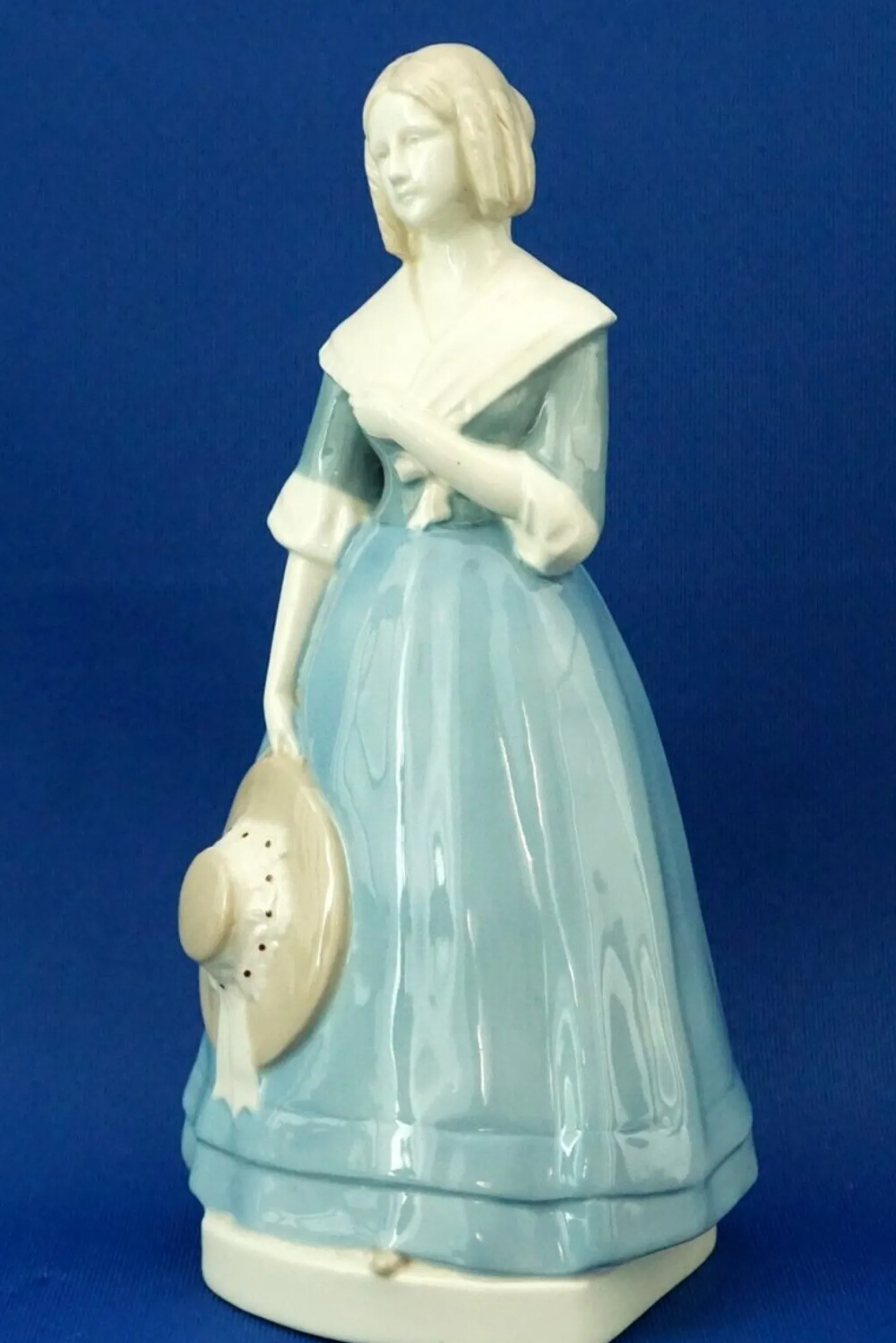20. Jh. Jugendstil Keramikskulptur einer Dame von Amphora, Österreich, 1890er