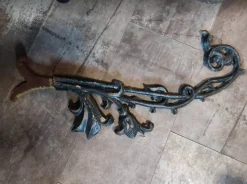Jugendstil Arm aus Gusseisen mit Blumen für eine Laterne